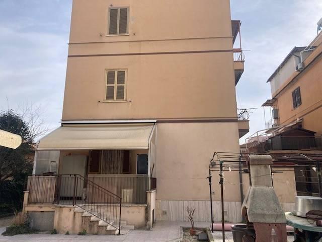 appartamento in vendita a Roma in zona Torre Maura