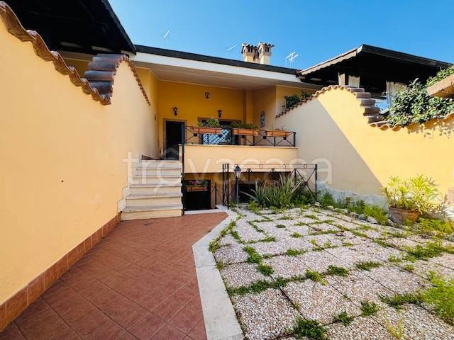 casa indipendente in vendita a Roma in zona Infernetto