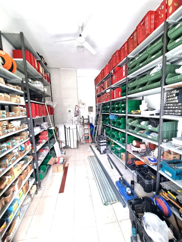 locale commerciale in vendita a Roma