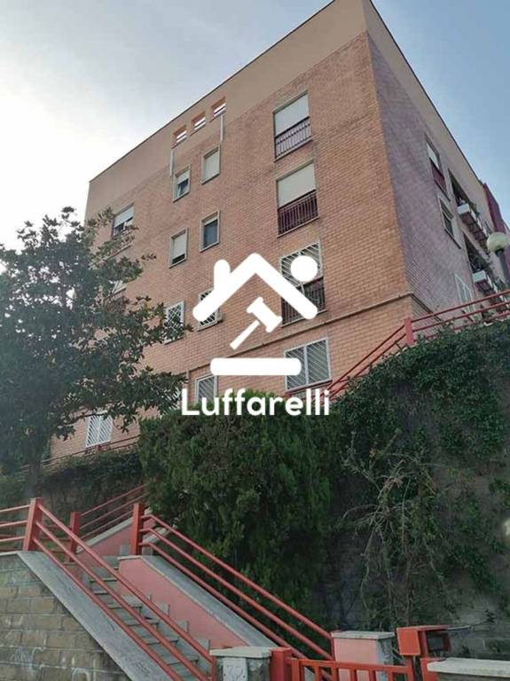 appartamento in vendita a Roma in zona Colle del Sole