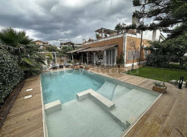 casa indipendente in vendita a Roma in zona Infernetto