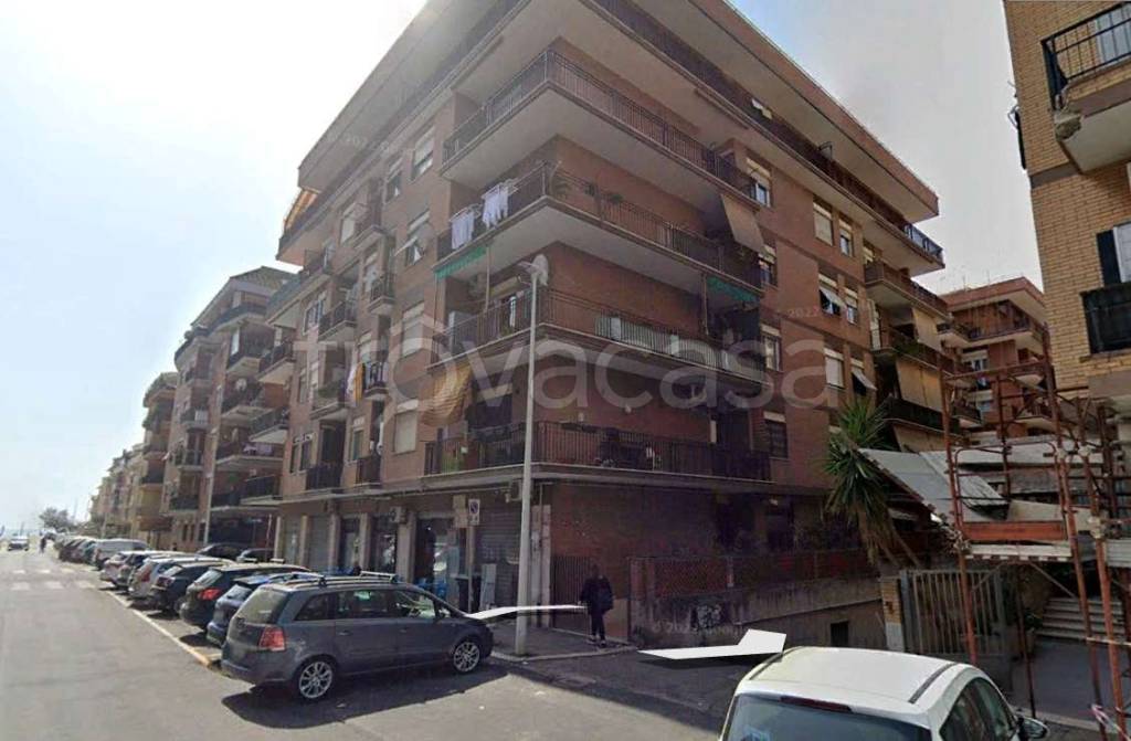appartamento in vendita a Roma in zona Ostia Antica