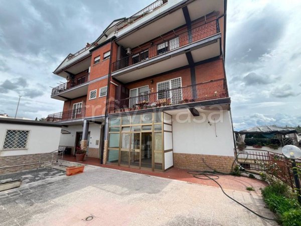 appartamento in vendita a Roma in zona Case Rosse
