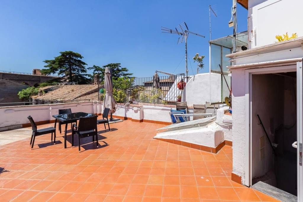 appartamento in vendita a Roma in zona Rione Monti/Campitelli