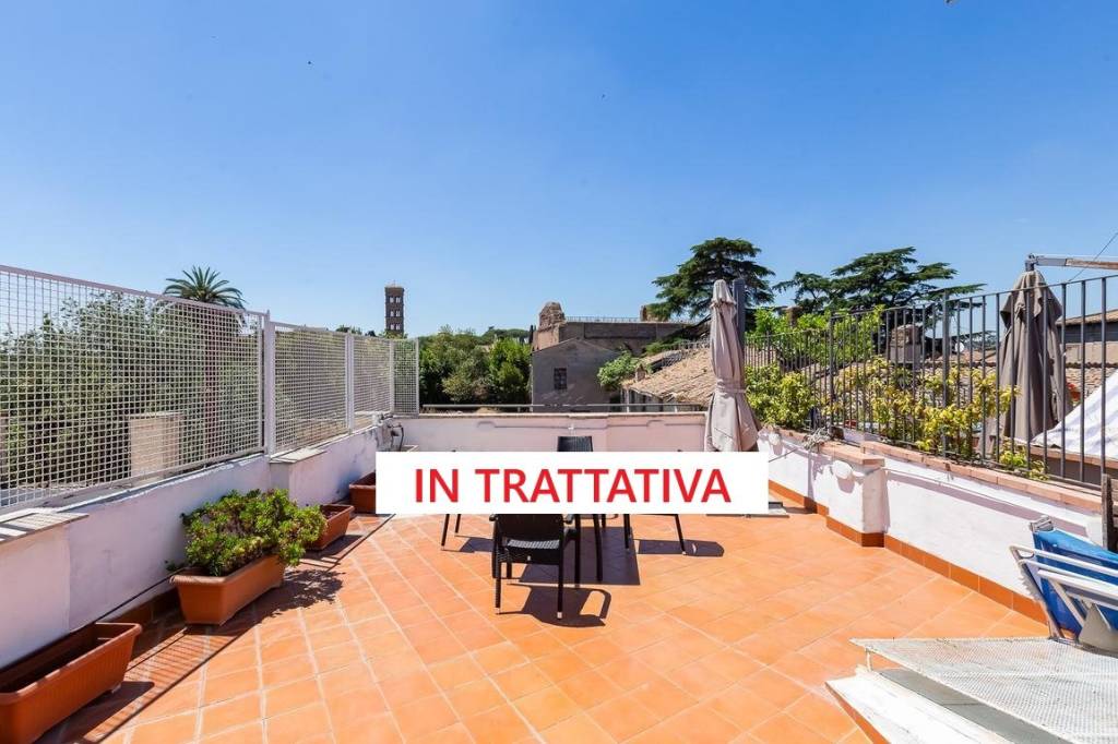 appartamento in vendita a Roma in zona Rione Monti/Campitelli