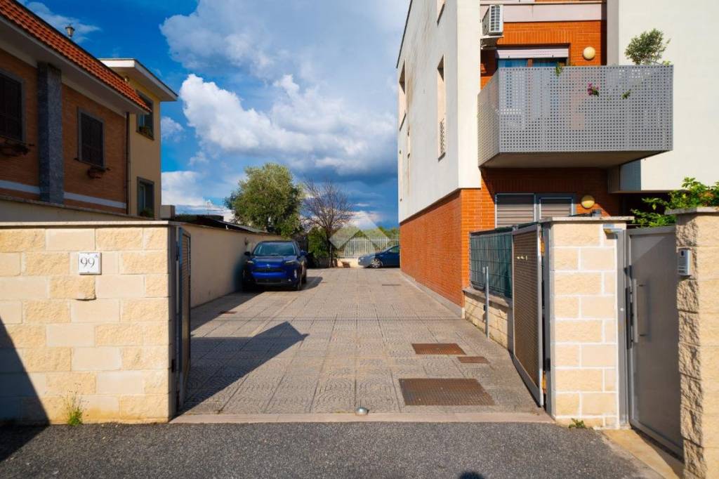appartamento in vendita a Roma in zona Piana del Sole
