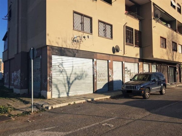 negozio in vendita a Roma in zona Ponte di Nona