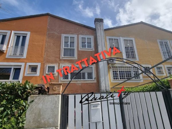 casa indipendente in vendita a Roma in zona Casal Palocco