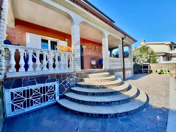 casa indipendente in vendita a Roma in zona Pantan Monastero