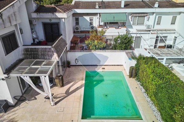 casa indipendente in vendita a Roma in zona Infernetto