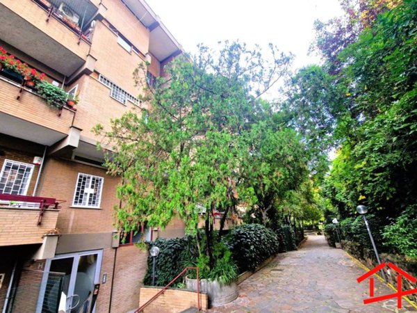 locale commerciale in vendita a Roma in zona Monte Sacro/Talenti