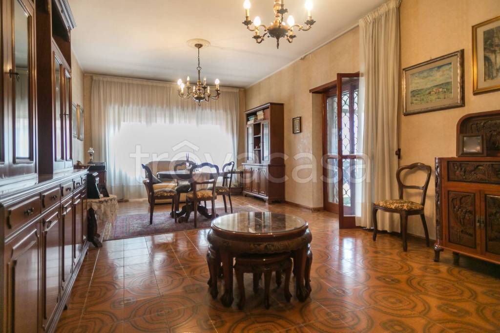 appartamento in vendita a Roma in zona Ostia