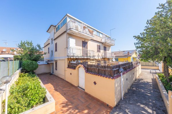 appartamento in vendita a Roma in zona Tor Bella Monaca