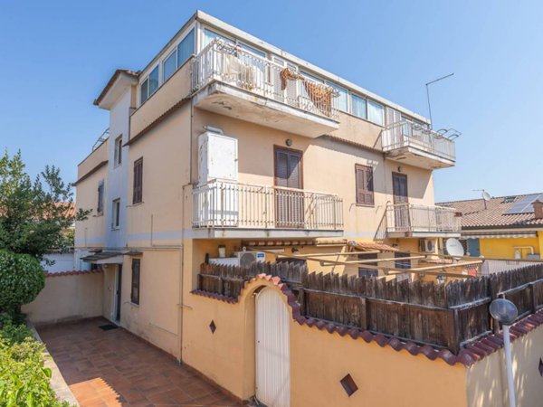 appartamento in vendita a Roma in zona Tor Bella Monaca