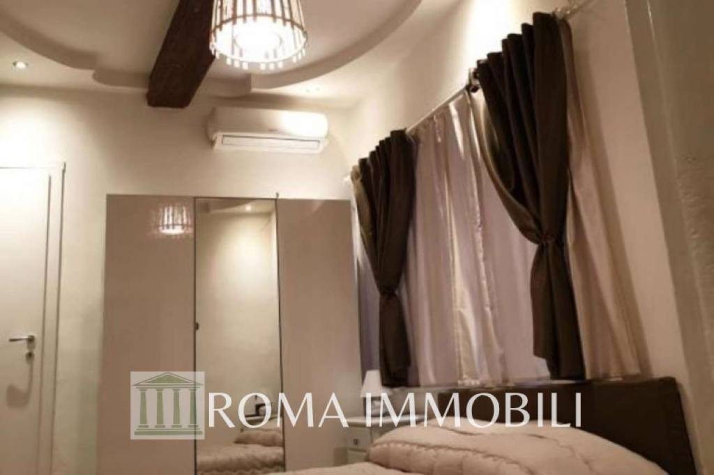 appartamento in vendita a Roma in zona Parione/Sant'Eustachio