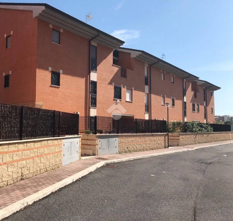 appartamento in vendita a Roma in zona Ponte di Nona