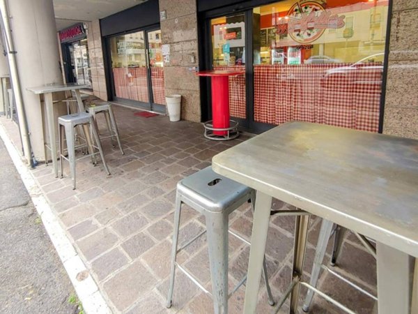 negozio in vendita a Roma in zona Torrino