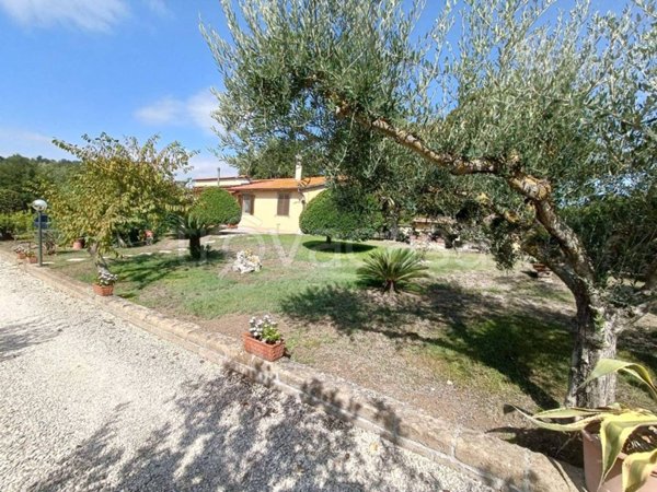 casa indipendente in vendita a Roma in zona Osteria Nuova
