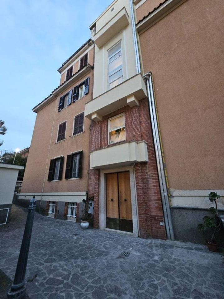 appartamento in vendita a Roma in zona Tor di Quinto