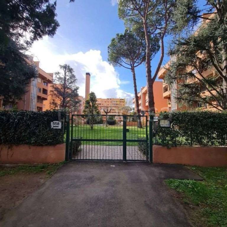 appartamento in vendita a Roma in zona Ardeatino