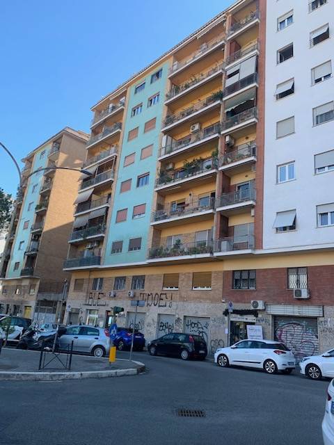 appartamento in vendita a Roma in zona Ostiense