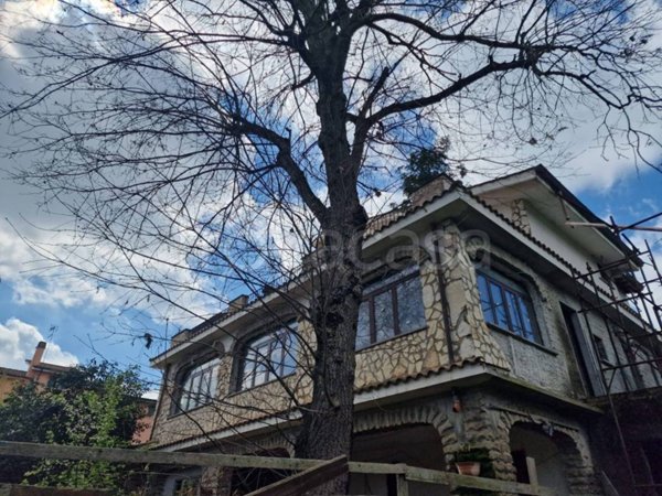 casa indipendente in vendita a Roma in zona Prima Porta