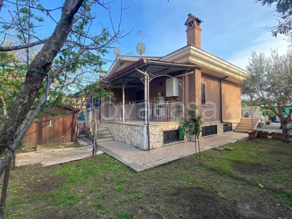 casa indipendente in vendita a Roma in zona Case Rosse