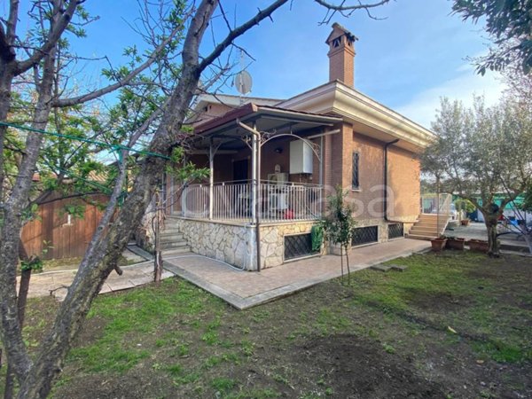 casa indipendente in vendita a Roma in zona Case Rosse