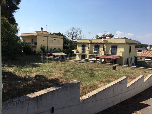 terreno agricolo in vendita a Roma in zona Valle Santa