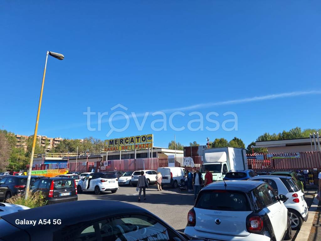negozio in vendita a Roma in zona Ponte Mammolo