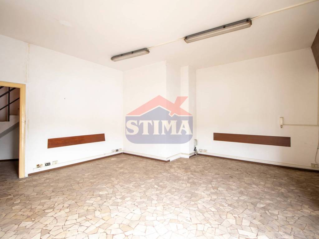 negozio in vendita a Roma in zona Prenestino-Centocelle