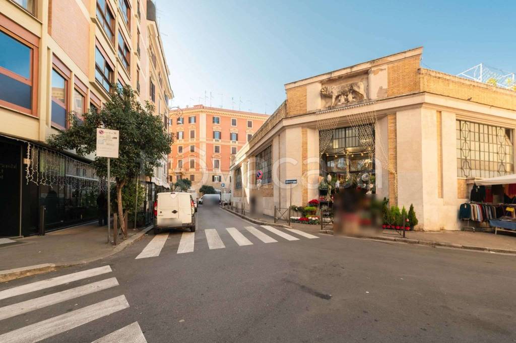 negozio in vendita a Roma in zona Salario