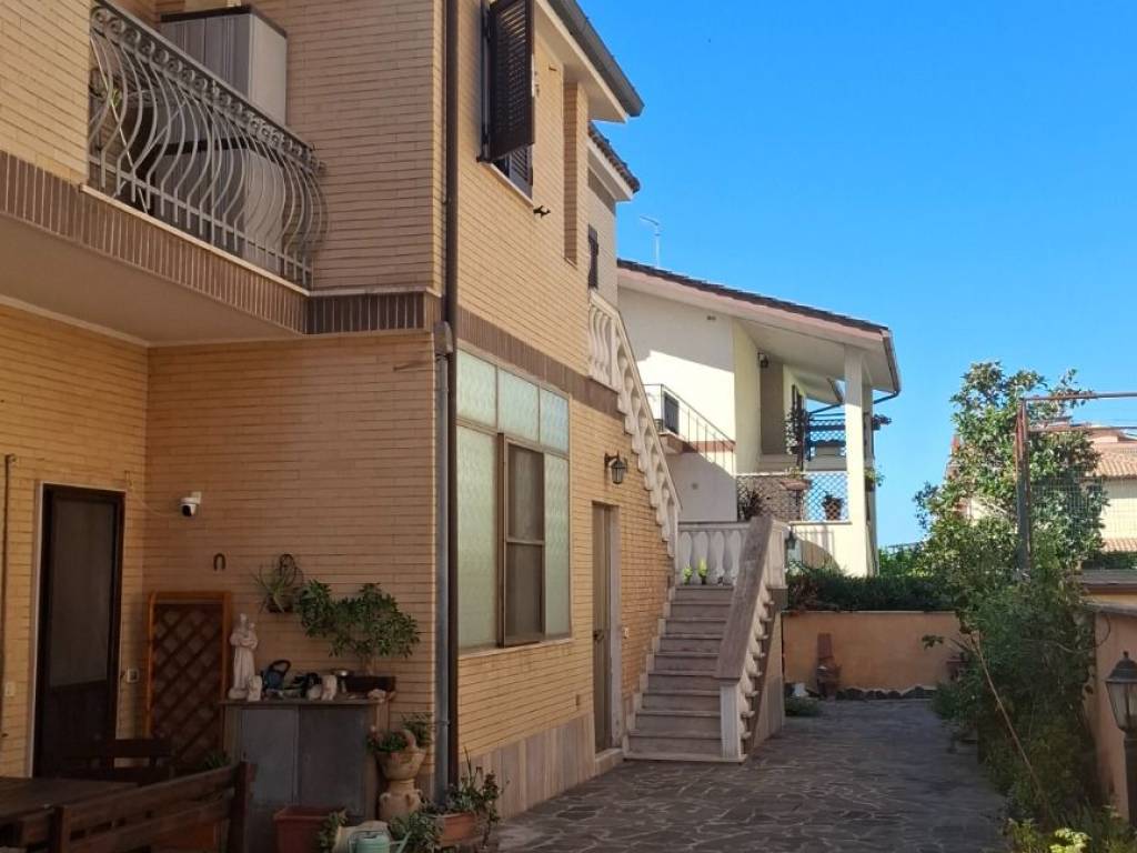 appartamento in vendita a Roma in zona Dragona/Bagnoletto