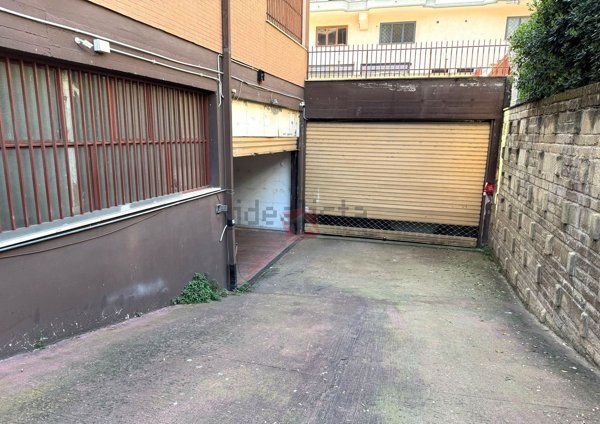 locale di sgombero in vendita a Roma in zona Finocchio