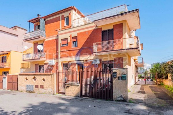 appartamento in vendita a Roma in zona Torre Angela