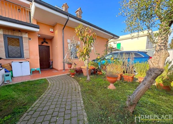 casa indipendente in vendita a Roma in zona Giardini di Corcolle