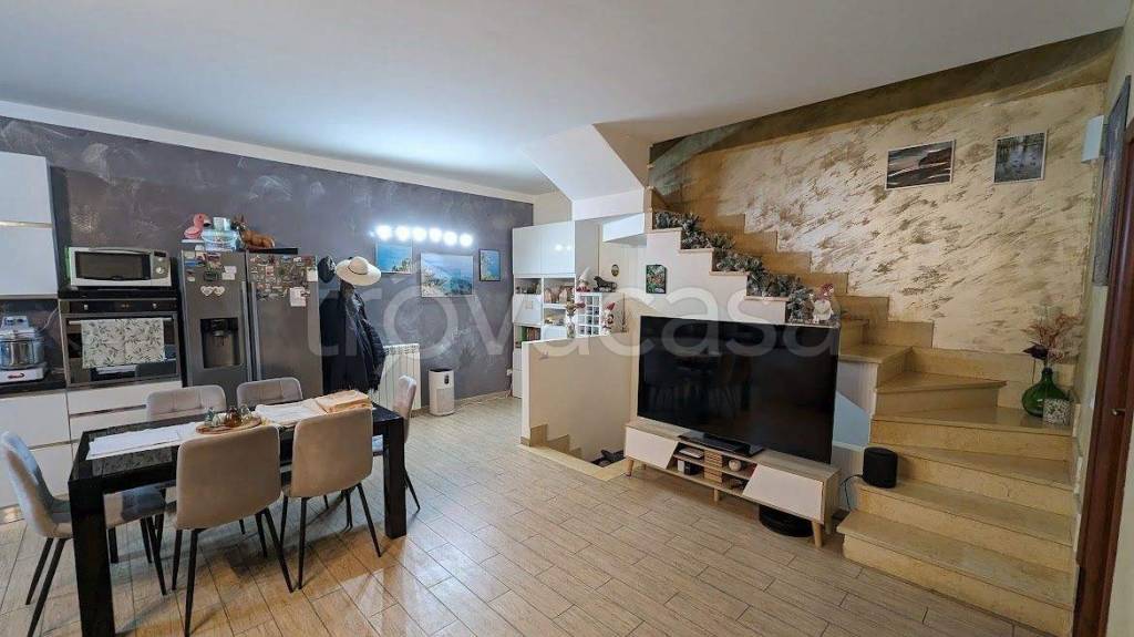 casa indipendente in vendita a Roma in zona Pantan Monastero