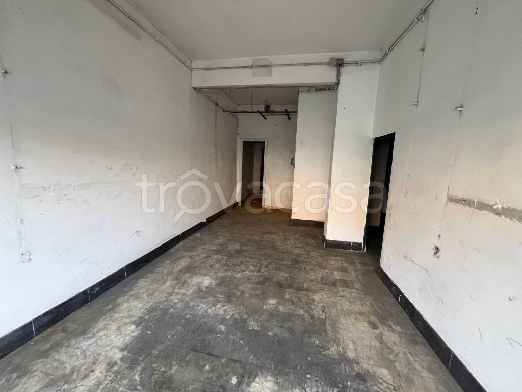 locale commerciale in vendita a Roma in zona Tuscolano