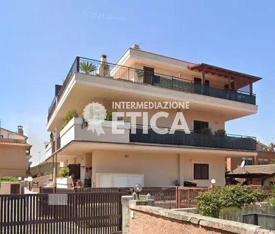 appartamento in vendita a Roma in zona Acilia