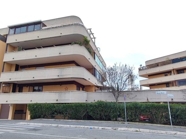 appartamento in vendita a Roma in zona Acilia