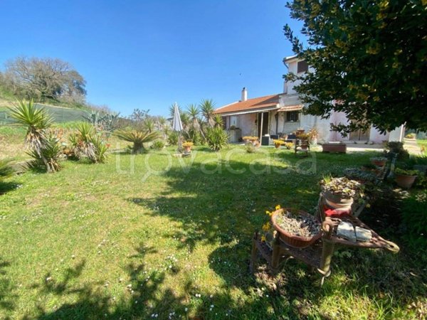 casa indipendente in vendita a Roma in zona Casalotti
