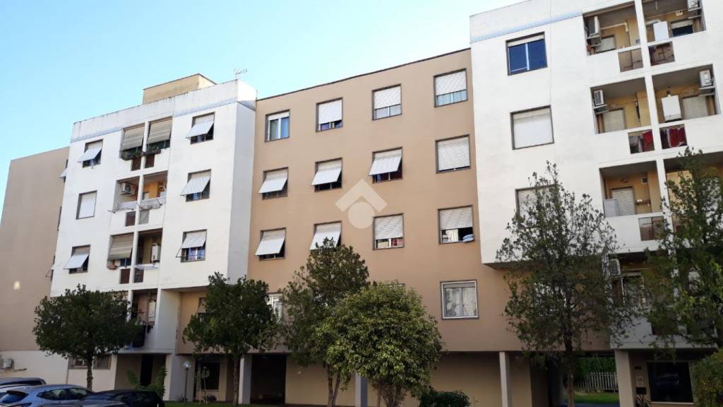 appartamento in vendita a Roma in zona Torre Angela