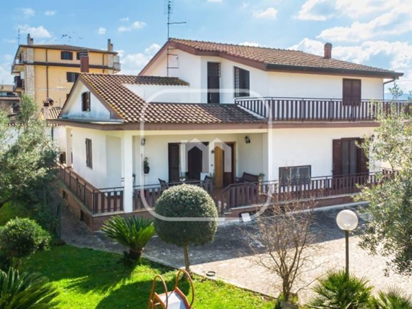 casa indipendente in vendita a Roma in zona Finocchio