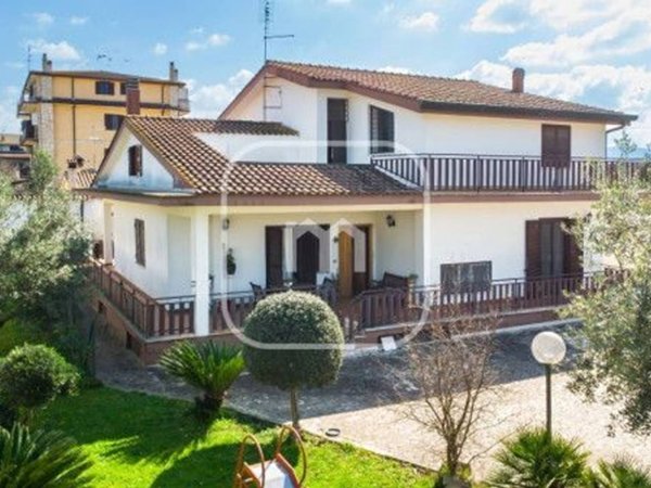 casa indipendente in vendita a Roma in zona Finocchio