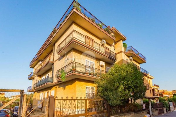 appartamento in vendita a Roma in zona Finocchio
