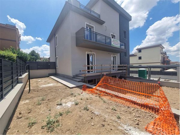 appartamento in vendita a Roma in zona Finocchio