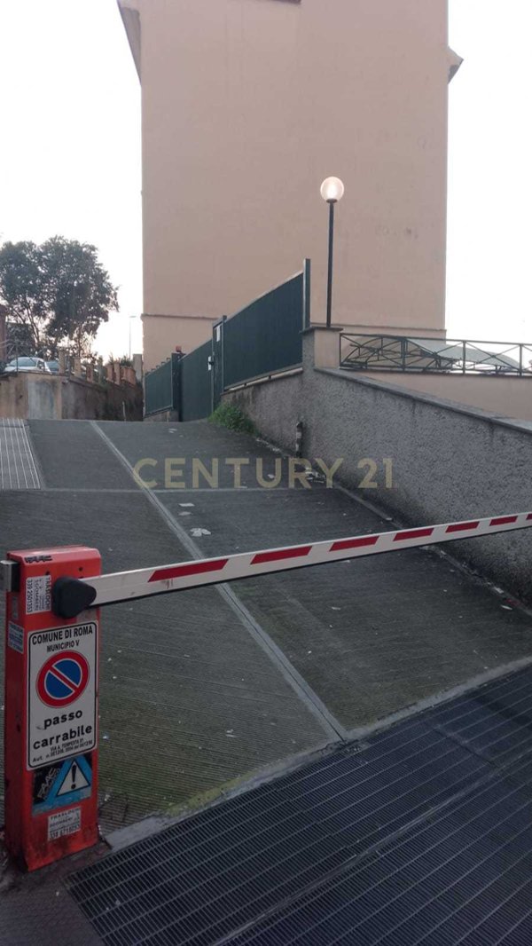 appartamento in vendita a Roma in zona Prenestino-Labicano