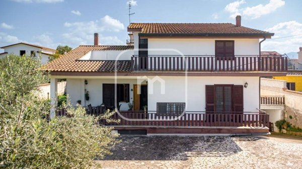 casa indipendente in vendita a Roma in zona Finocchio