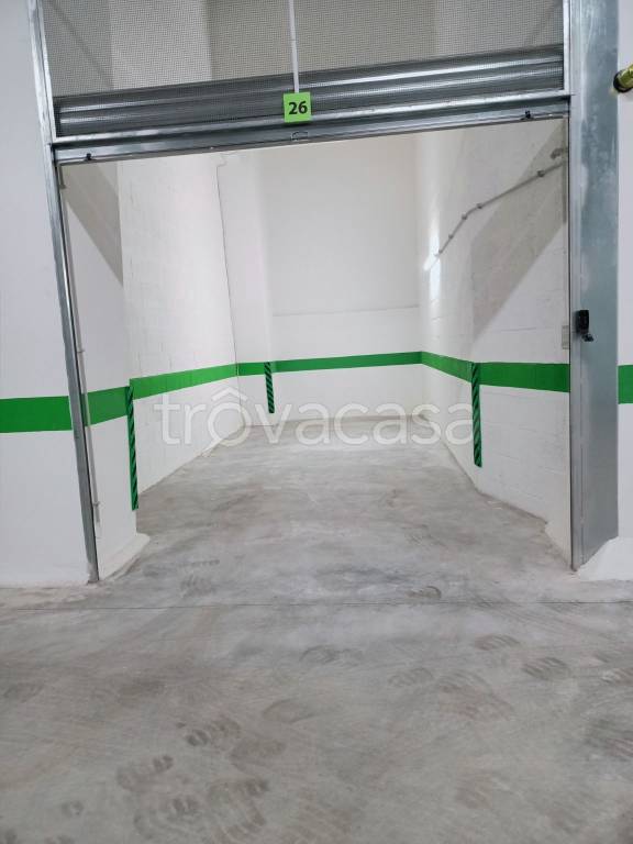 locale di sgombero in vendita a Roma in zona Tuscolano