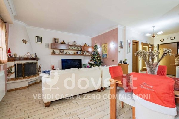 casa indipendente in vendita a Roma in zona Massimina/Casal Lumbroso